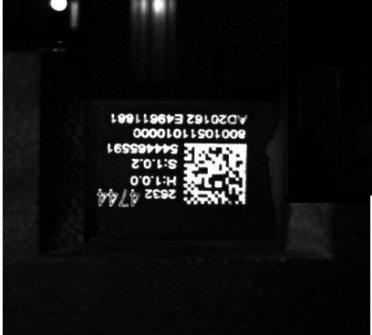 固定工業碼掃描器讀取汽車雷達表面的二維碼