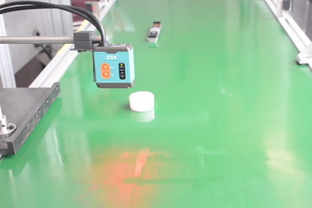 工業智能讀碼器讀取食品飲料罐反光DPM碼